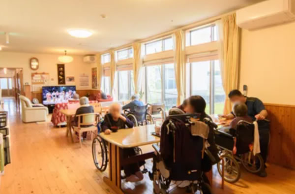 残業少な目、休暇も充実